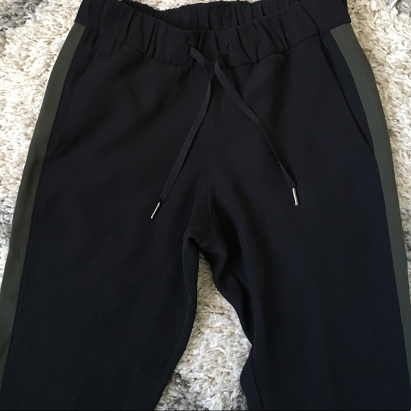 Lululemon On The Fly Pant 27” Woven *Track Stripe Black / Dark Olive Size 4 - Picture 10 of 12